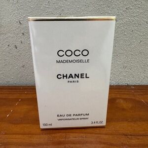 CHANEL White and Gold Perfume